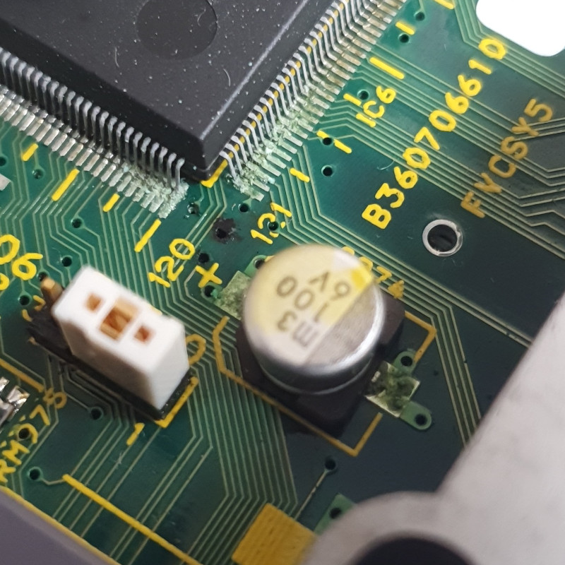 Toshiba T6400DXC leaky SMD capacitor.